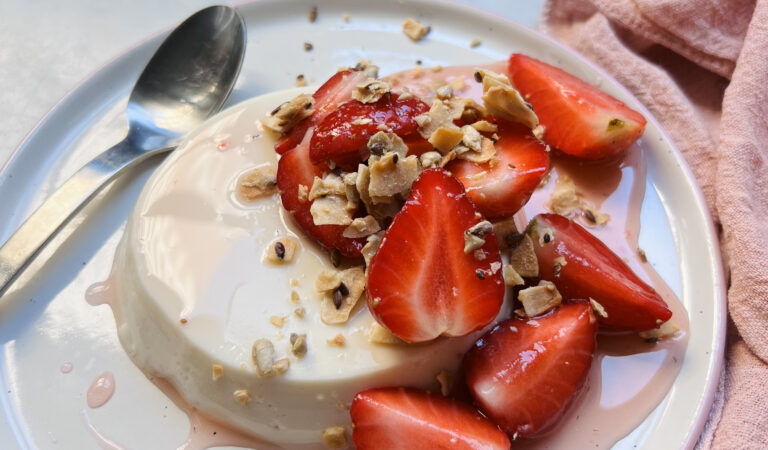 Riquísimo Postre Pannacota Con Frutillas