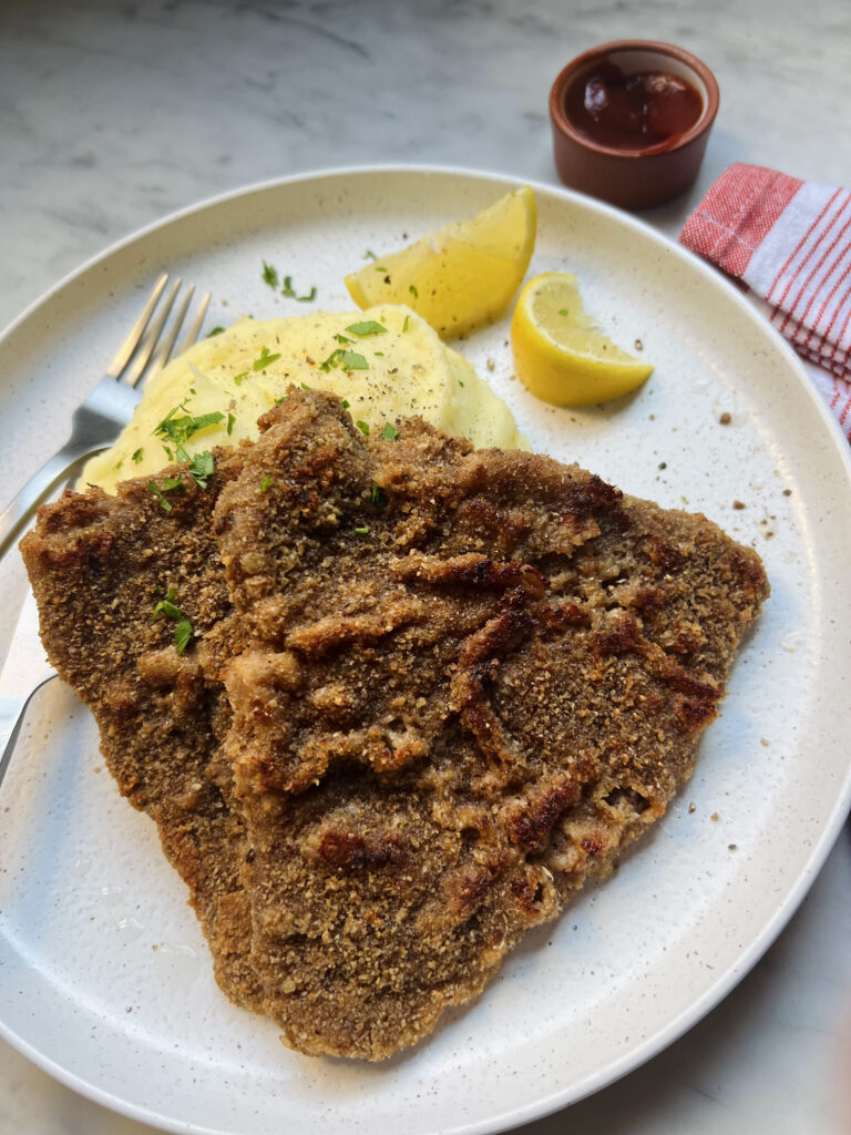 14 servir la milanesa y el resto